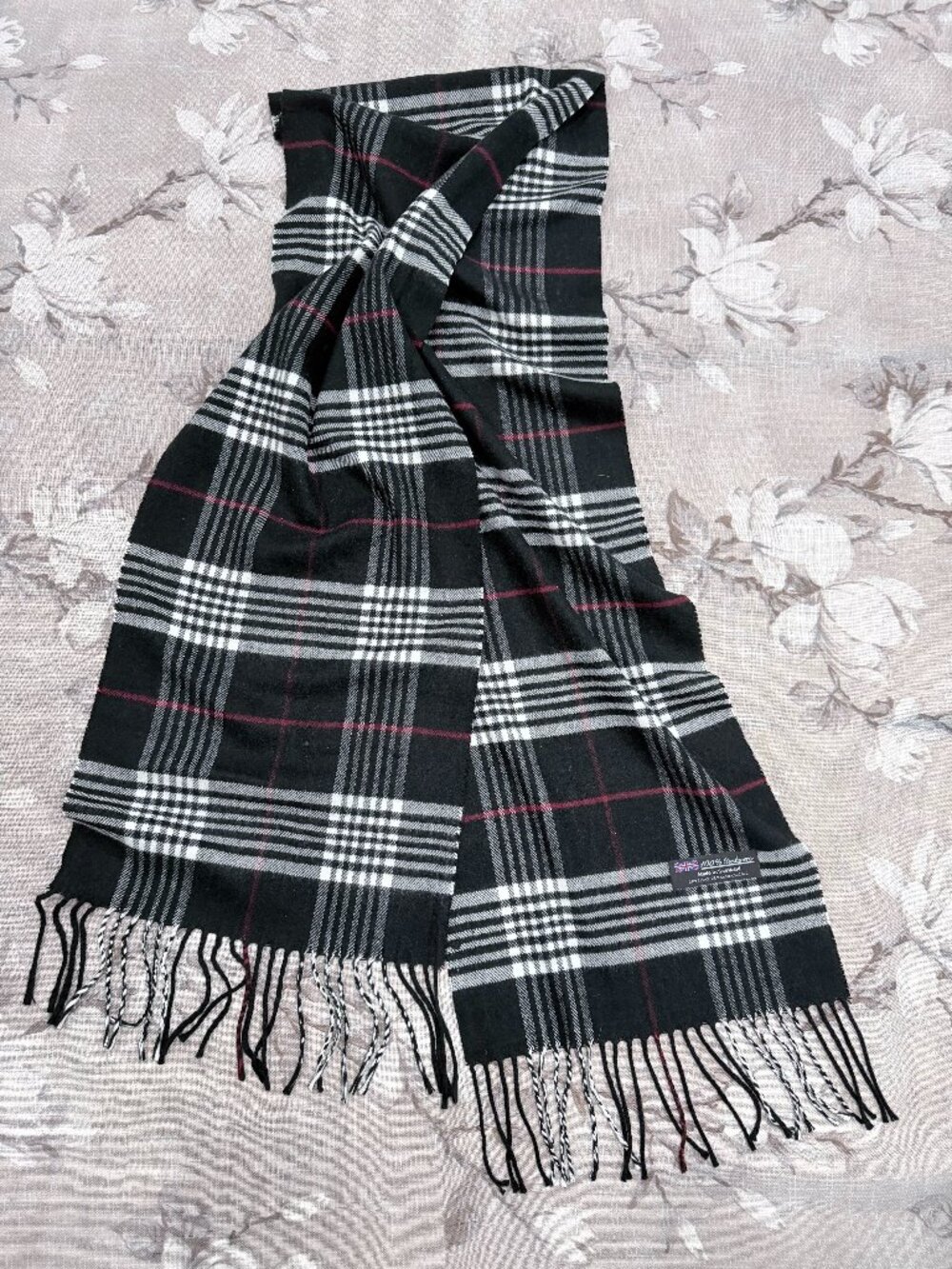 100% Cashmere Scarf Made in Scotland Black White Plaid Fringe Winter Wrap